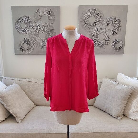NEW! Gibson | Back Pleat Blouse - size Medium in Red - Picture 3 of 13